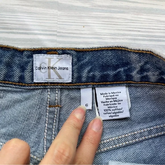Calvin Klein high waisted Classic Blue Denim Women's Shorts size 6 - Picture 3 of 6